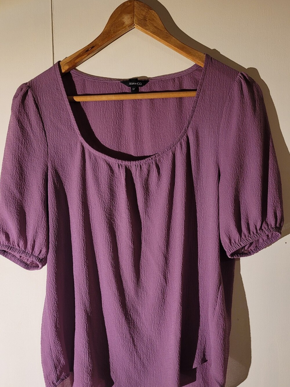 RW&Co Dusty Mauve Short Puff Sleeve Scoop Neck Blouse